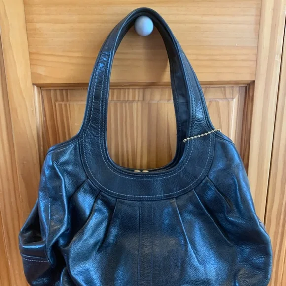 Coach black leather shoulder purse - Picture 2 of 4